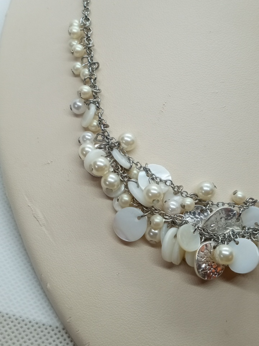 LOFT FAUX PEARL/SHELL NECKLACE - Picture 4 of 9